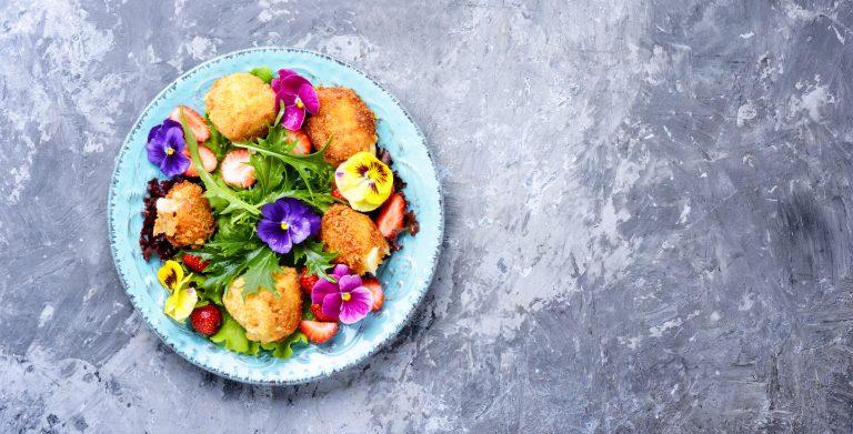 Salami chili cheese sallad