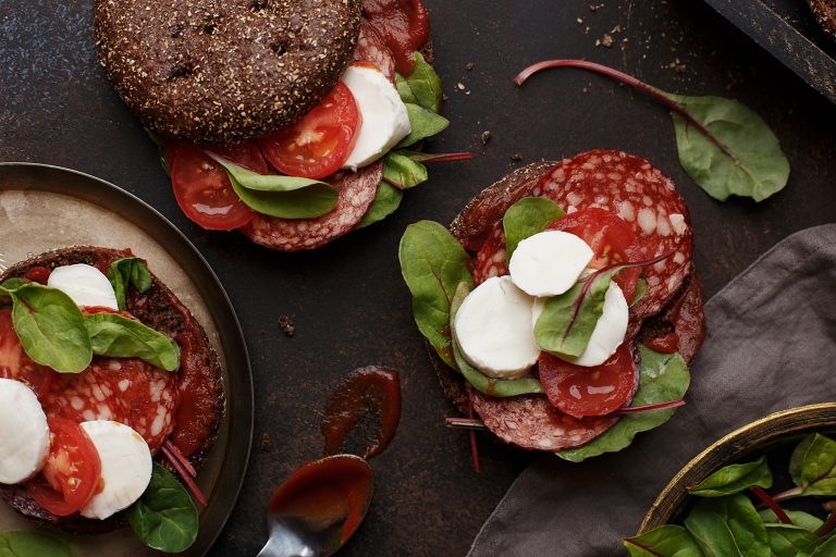 Salamismörgås med rågbröd och Kotivara salami