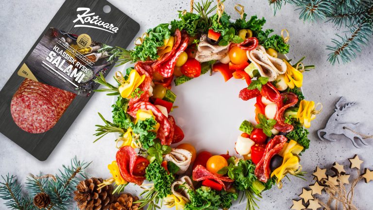 Krans till julbordet med grönkål och Kotivara salami