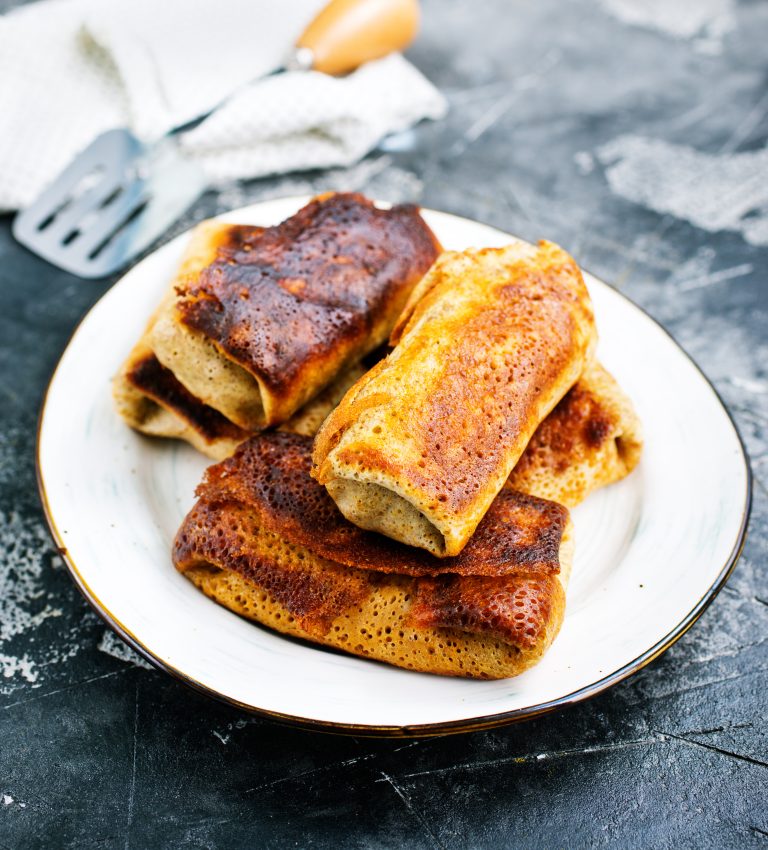 Crêpes med salami- och champinjonstuvning